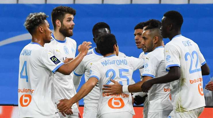 Vào! Alvaro Gonzalez (Marseille) tung một cú sút một chạm trong vòng cấm và đánh bại thủ môn đối phương. Bóng đi vào góc cao bên trái khung thành. 1:0.