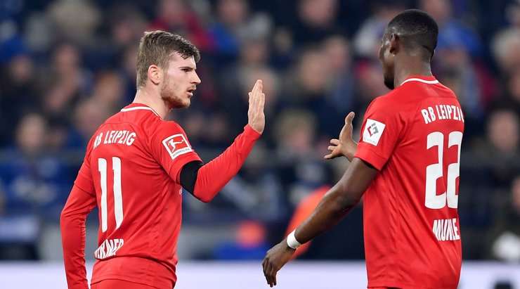 Vào! Christopher Nkunku thể hiện nhãn quan tuyệt vời của mình với đường chuyền sắc sảo cho Timo Werner (RB Leipzig), người đã rất bình tĩnh sút bóng gọn gàng vào góc cao bên phải mành lưới. Tỉ số là 0:2.