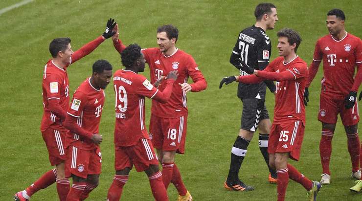 Vào! Thomas Muller tung một đường chuyền tốt vào vòng cấm và bóng tìm đến Robert Lewandowski (Bayern Munich). Cầu thủ này không bỏ lỡ vận may của mình và dễ dàng sút bóng từ cự ly gần vào lưới. 1:0.