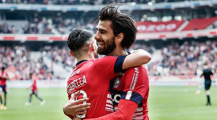 Andre Gomes (Lille) có rất nhiều khoảng trống sau khi đón một đường chuyền chính xác trong vòng cấm. Anh không do dự tung một cú sút tuyệt vời, đưa bóng vào góc thấp bên trái cầu môn.