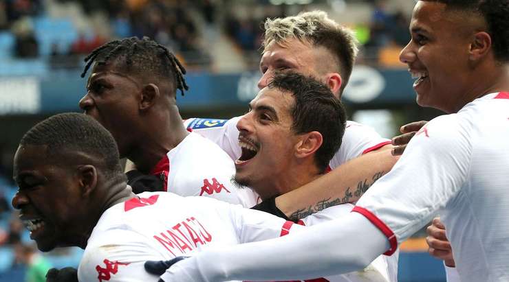 Vào! Wissam Ben Yedder (Monaco) sút bóng bật ra vào góc trái phía dưới sau khi bóng đến chỗ anh ấy trong vòng cấm. Tỉ số là 1:2.