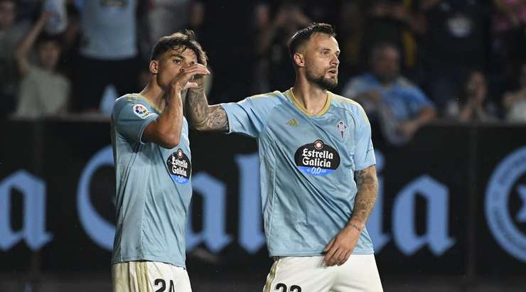 Một khoảnh khắc đẹp mắt! Gabri Veiga (Celta Vigo) lấy bóng và tung một cú sút mạnh từ xa. Đó là một quyết định sáng suốt và pha dứt điểm vừa rồi đã đi thẳng vào góc cao bên trái khung thành. Thủ môn Marc-Andre ter Stegen chỉ có thể lắc đầu trong tuyệt vọng! Tỉ số đã được nâng lên 2:0.