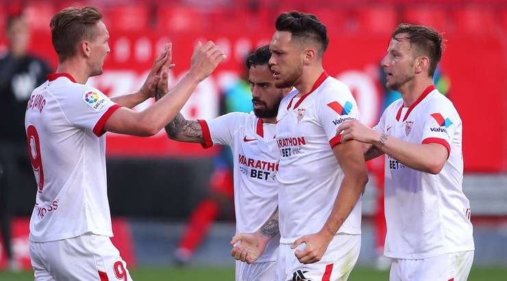 Vào - 2:0! Alejandro Gomez chuyền bóng như đặt cho Lucas Ocampos (Sevilla), người có một cú sút chìm từ cự ly gần vào lưới, dễ dàng đánh bại thủ môn.