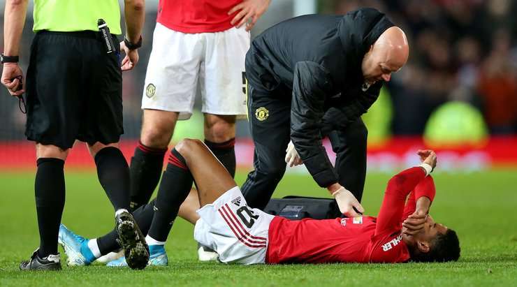 Marcus Rashford đang được thay ra vì chấn thương. Ole Gunnar Solskjaer đưa Jesse Lingard (Manchester United) vào sân.