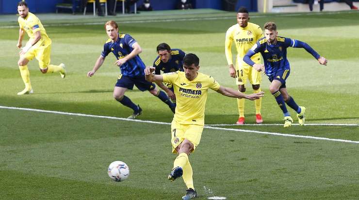 VÀO! Đó là một cú sút phạt đền hoàn hảo của Gerard Moreno (Villarreal) về phía góc cao bên phải, không có một chút cơ hội nào cho thủ môn Jeremias Ledesma để cản phá!