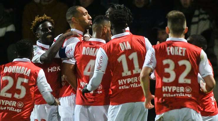 Yunis Abdelhamid (Reims) nhảy cao nhất để đón bóng từ quả phạt góc được thực hiện hoàn hảo bởi Moreto Cassama. Cú đánh đầu của anh đã đi đập đất vào ngay giữa khung thành, đưa bóng ra sau lưng thủ môn. Tỉ số là 1:2.