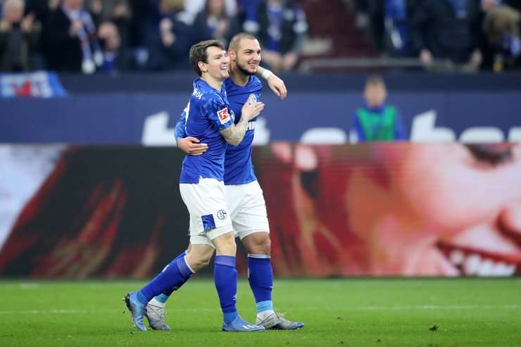 Ahmed Kutucu (Schalke) đón một đường chuyền chính xác vào sâu bên trong vòng cấm từ Bastian Oczipka, và cầu thủ này đã đánh bại thủ môn với một cú sút chìm chuẩn xác vào góc thấp bên trái. Tỉ số được nâng lên 1:0.
