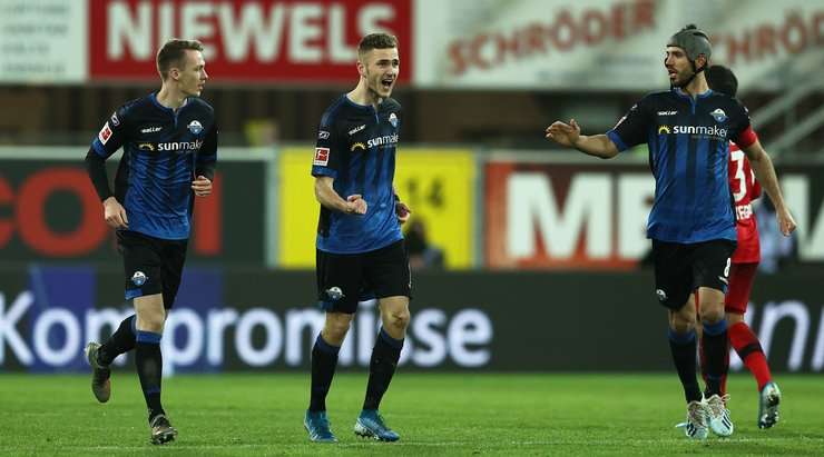 Vào! Dennis Srbeny (Paderborn) đã có mặt đúng lúc đúng chỗ để lấy bóng bật ra trong vòng cấm, và anh ấy sút bóng đi chìm vào phía trong cột dọc bên trái. Tỉ số là 1:3.