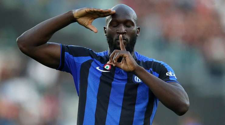 Vào! Lautaro Martinez chuyền cho Romelu Lukaku (Inter) tại rìa vòng cấm và anh ấy tìm đến bên trái mành lưới với một pha dứt điểm tuyệt vời. Tỉ số là 0:2.