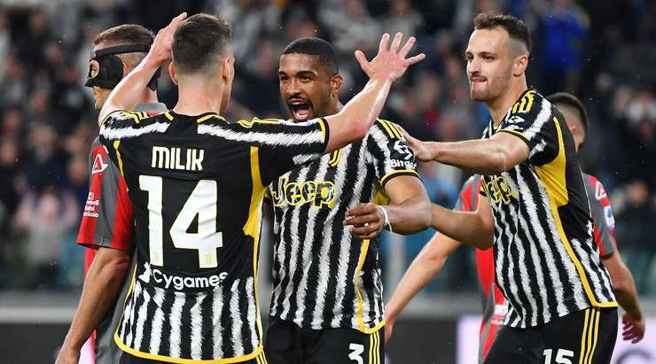 Arkadiusz Milik (Juventus) đón một quả tạt và đánh đầu về phía bên trái khung thành, nhưng một cầu thủ phòng ngự đã cản phá nỗ lực vừa rồi của anh.