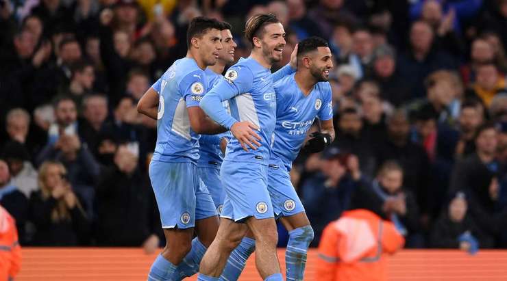 Bóng đã làm tung lưới! Kevin De Bruyne đưa bóng vào từ quả phạt góc, Riyad Mahrez (Manchester City) tìm được khoảng trống cho mình tại rìa vòng cấm để tung một cú sút không thể ngăn chặn. Pha dứt điểm của anh ấy đi vào góc trái phía dưới và vượt quá tầm với của thủ môn. Tỉ số là 3:1.