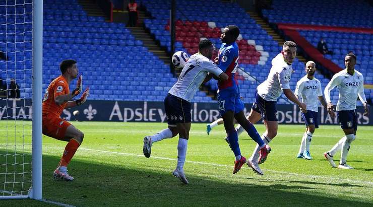 Tyrick Mitchell (Crystal Palace) nhận bóng bên trong vòng 5m50 và không mắc một sai lầm nào trong khâu dứt điểm. Bóng đã nằm gọn trong góc thấp bên phải khung thành.