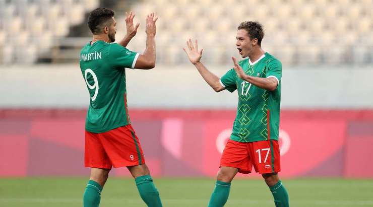 Bóng đã nằm trong lưới sau một pha dứt điểm xuất sắc của Sebastian Cordova (Mexico)! Carlos Rodriguez chọc khe rất sắc sảo và kiến tạo cơ hội cho Sebastian Cordova (Mexico), người đã phản ứng rất nhanh để thoát xuống đối mặt với thủ môn và dứt điểm từ cự li gần vào góc thấp bên trái khung thành. Tỉ số bây giờ là 2:0.