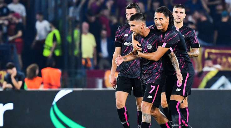 Bóng tìm đến Lorenzo Pellegrini (AS Roma) sau một tình huống lộn xộn trước khung thành. Anh ấy tận dụng khoảng trống có được để dễ dàng đưa bóng vào lưới với thân mình và thay đổi tỉ số thành 2:0.