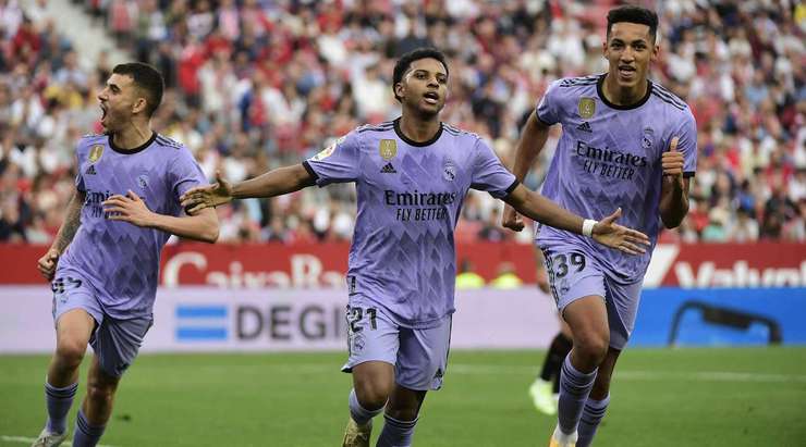 Rodrygo (Real Madrid) kết thúc nỗ lực đi bóng đẹp mắt của mình với một cú sút xuất sắc từ trong vòng cấm. Bóng đi vào góc thấp bên phải khung thành và Bono chỉ có thể vào lưới nhặt bóng. Tỉ số là 1:2.