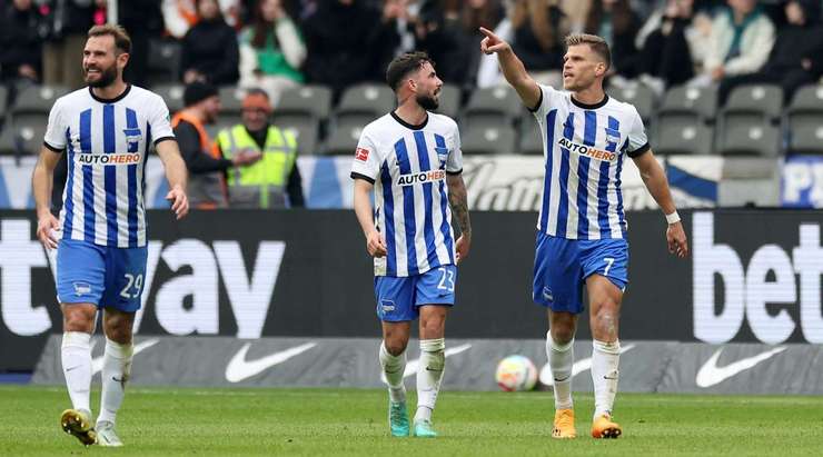 Florian Niederlechner (Hertha Berlin) ghi bàn với một cú sút cận thành sau khi anh nhận được bóng từ quả đá phạt của Dodi Lukebakio. Cú sút chuẩn xác của anh đã nâng tỉ số lên 2:1.