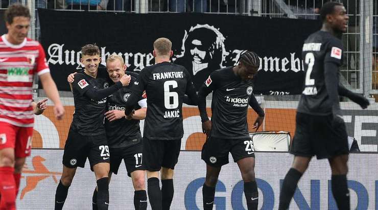 Nó đã đi vào lưới! Junior Dina Ebimbe là người cung cấp khi anh ấy chuyền bóng đến Sebastian Rode (Eintracht Frankfurt) người dễ dàng đánh đầu lái bóng từ cự li gần. Tỉ số à 1:1.