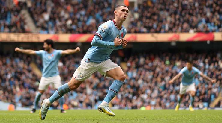 Vào! Phil Foden (Manchester City) tung một cú sút một chạm trong vòng cấm và đánh bại thủ môn đối phương. Bóng đi vào góc cao bên phải khung thành. 1:1.