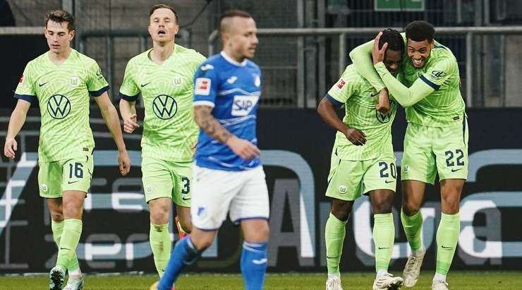 Ridle Baku (Wolfsburg) nhận một đường chuyền thú vị bên trong vòng cấm và anh sút bóng lọt qua thủ môn vào lưới. Một pha dứt điểm xuất sắc!
