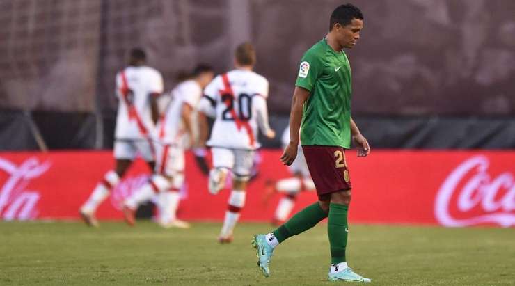 Santi Comesana (Rayo Vallecano) đón một quả tạt hoàn hảo và ghi bàn với một cú đánh đầu hiểm hóc vào phía trong cột dọc bên phải. Không có cơ hội nào cho thủ môn.
