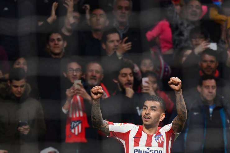 Vào! Angel Correa (Atl. Madrid) ghi bàn với một cú sút tuyệt vời vào chính giữa khung thành sau khi được giải thoát trong vòng cấm bởi một đường chuyền bổng xuất sắc từ Sime Vrsaljko. Tỉ số bây giờ là 1:1.