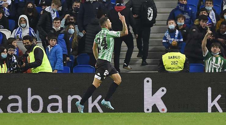 Một nỗ lực cá nhân đáng kinh ngạc của Aitor Ruibal (Betis) kết thúc với một cú sút từ trong vòng cấm. Bóng đi rất căng vào góc cao bên trái khung thành và thay đổi tỉ số thành 0:4. Thủ môn Alex Remiro đã không thể làm được gì.