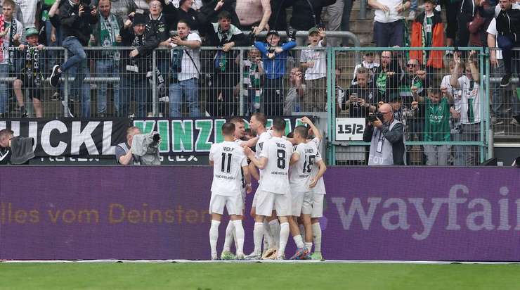 Lars Stindl (B. Monchengladbach) đón bóng bật ra trong vòng 5m50 và đánh đầu. Pha dứt điểm của anh đã đưa được bóng vào sát phía trong cột dọc bên trái, và vì vậy, tỉ số đã được nâng lên 2:0.