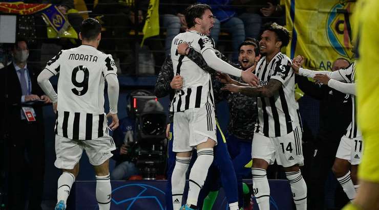 Danilo thực hiện một quả tạt bổng chính xác vào vòng cấm. Dusan Vlahovic (Juventus) đón bóng và dứt điểm nhanh vào góc thấp bên trái khung thành. Thủ môn đã không có cơ hội nào để cản phá! Tỉ số đã được thay đổi thành: 0:1.