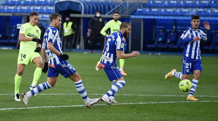 Vào! Marcos Llorente (Atl. Madrid) chớp cơ hội sau một tình huống bóng bật ra trong vòng cấm và đánh bại thủ môn với một cú sút vào góc thấp bên phải. Tỉ số đã được nâng lên: 0:1.
