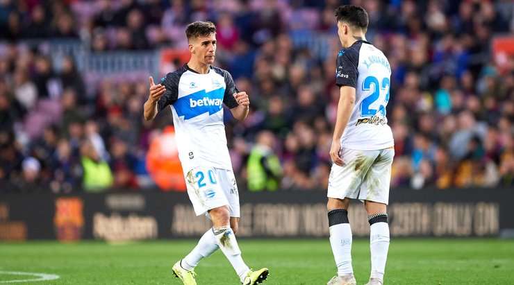 Vào! Ruben Duarte treo bóng vào sâu trong vòng cấm kiến tạo cho Pere Pons (Alaves) ở một vị trí trống trải, và cú đánh đầu cận thành của cầu thủ này đã đưa bóng vượt qua tầm với của thủ môn đi vào góc trái khung thành. Tỉ số là 2:1.