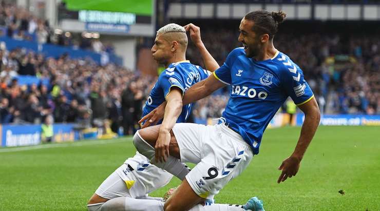 Dominic Calvert-Lewin (Everton) giành được bóng trong vòng cấm sau quả đá phạt và tung một cú sút xuất sắc vào góc trái phía dưới. Thủ môn đã không thể làm gì được.