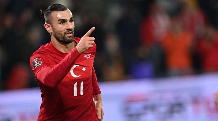 Vào! Ridvan Yilmaz tung một đường chuyền tuyệt vời đến vị trí của Serdar Dursun (Thổ Nhĩ Kỳ) trong vòng cấm, và cầu thủ này tận dụng rất tốt cơ hội để dứt điểm gọn gàng vào góc thấp bên phải. 5:0.