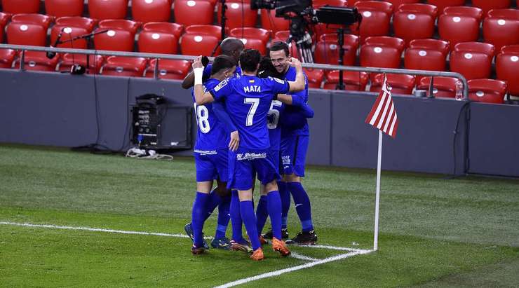 Marc Cucurella (Getafe) đánh đầu đưa bóng vào sát mép trong cột dọc bên trái sau một quả tạt tuyệt đẹp. Tình huống bật cao đánh đầu hoàn hảo của anh sẽ là một khoảnh khắc khó quên của trận đấu ngày hôm nay.