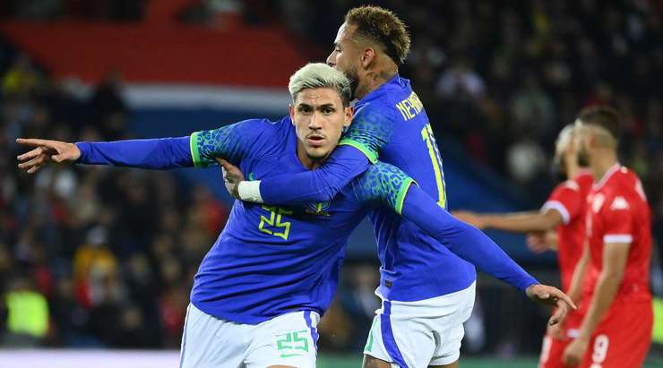 Pedro (Brazil) lấy bóng tại rìa vòng cấm và tung cú sút một chạm không hề do dự. Anh ấy sút bóng xuất sắc khi nó đi vào góc phải phía dưới. Có thể thực hiện tốt hơn không? Chắc chắn là không. 5:1.