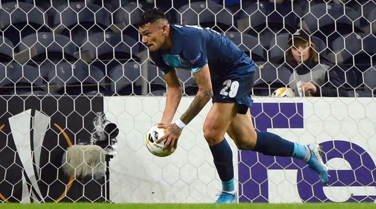 Vào! Tiquinho Soares (FC Porto) đã có mặt đúng lúc đúng chỗ để chộp lấy bóng bật ra trong vòng cấm, và anh ấy sút bóng thành bàn. Tỉ số là 3:2.