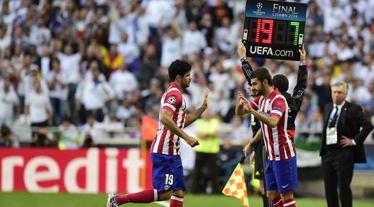 Diego Costa (Atl. Madrid) đang rời sân vì chấn thương. Adrian (Atl. Madrid) sẽ thế chỗ anh ấy trên sân.