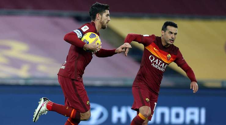 Vào! Lorenzo Pellegrini (AS Roma) tinh quái dừng lại một nhịp trước khi sút, chờ cho thủ môn Titas Krapikas đổ người trước khi bình tĩnh đưa bóng vào góc phải khung thành.