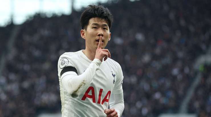 Vào! Harry Kane thể hiện nhãn quan tuyệt vời của mình với đường chuyền sắc sảo cho Heung-Min Son (Tottenham), người đã rất bình tĩnh sút bóng gọn gàng vào góc cao bên phải mành lưới. Tỉ số là 2:0.