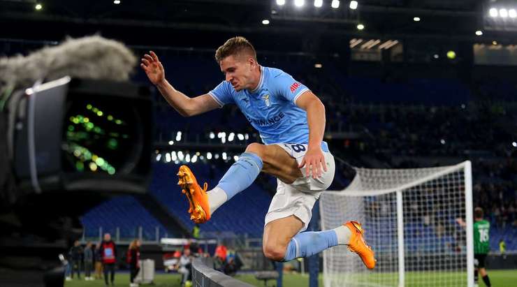 Vào! Mattia Zaccagni kiến tạo cho Toma Basic (Lazio) người đệm bóng vào lưới trống. Anh ấy thay đổi tỉ số thành 2:0.