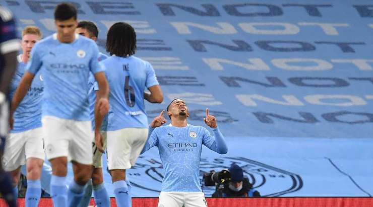 Bàn thắng đến từ một tình huống phối hợp đồng đội tuyệt vời! Gabriel Jesus (Manchester City) đón một đường chuyền hoàn hảo và tung một cú sút xuất sắc vào góc cao bên phải. Thủ môn không thể làm gì với những cú sút như thế.
