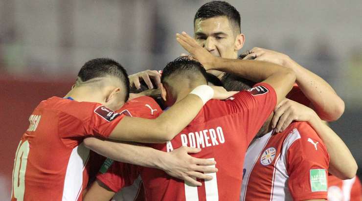 Miguel Angel Almiron (Paraguay) đón một đường chuyền trong vòng cấm và ghi bàn với một cú sút mạnh vào góc thấp bên phải. Thủ môn đã không thể làm gì được.