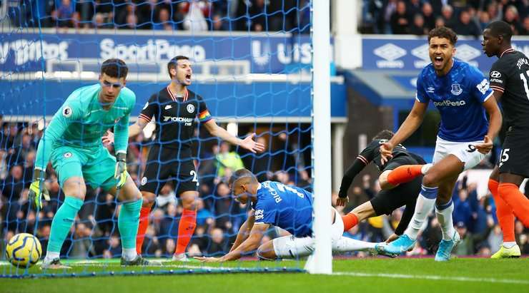 Một đường chuyền bổng hoàn hảo từ Djibril Sidibe tìm đến Richarlison (Everton), người đã nhảy cao nhất và đánh đầu từ cự li gần vào góc thấp bên trái khung thành. Pha dứt điểm có lực và đủ chính xác để hoàn toàn loại bỏ thủ môn Kepa Arrizabalaga. Tỉ số bây giờ là: 1:0.