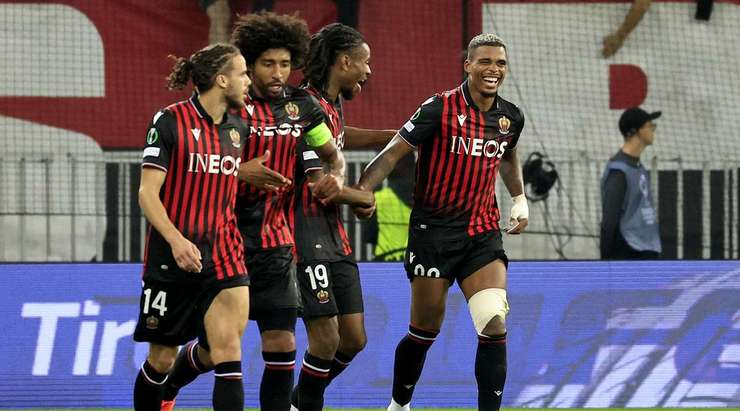 Mario Lemina (Nice) nhận một đường chuyền thú vị bên trong vòng cấm và anh tung một cú sút trái phá chính xác vào phía trong cột dọc bên trái. Một pha dứt điểm tuyệt đẹp!