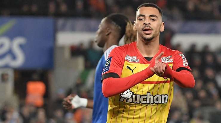 Một nỗ lực cá nhân đáng kinh ngạc của Alexis Claude-Maurice (Lens) kết thúc với một cú sút từ trong vòng cấm. Cầu thủ này đưa bóng đi hiểm hóc vào góc thấp bên phải và thay đổi tỉ số thành 0:1. Thủ môn Matz Sels đã không thể làm được gì.