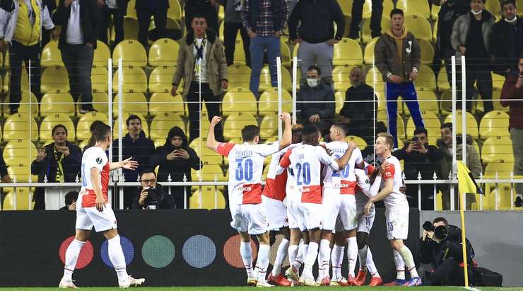 Oscar Dorley (Slavia Prague) có bóng sau một sai lầm rất lớn của hậu vệ đối phương và ghi bàn với một cú sút chính xác vào nóc lưới.