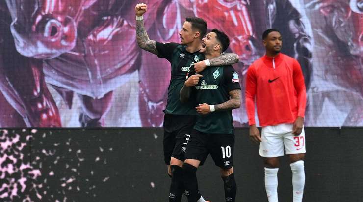 Vào! Jens Stage chuyền cho Leonardo Bittencourt (Werder Bremen) tại rìa vòng cấm và anh ấy tìm đến nóc lưới với một pha dứt điểm tuyệt vời. Tỉ số là 0:1.