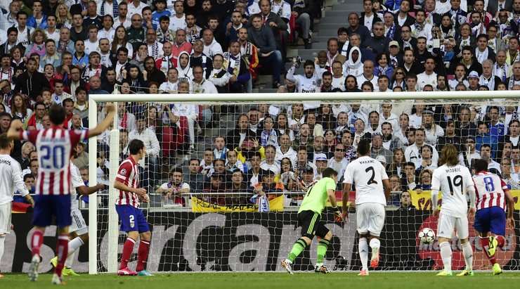 Diego Godin (Atl. Madrid) bật cao đánh đầu vào phía bên phải khung thành. Iker Casillas không thể đẩy bóng ra và tỉ số là 2:1.