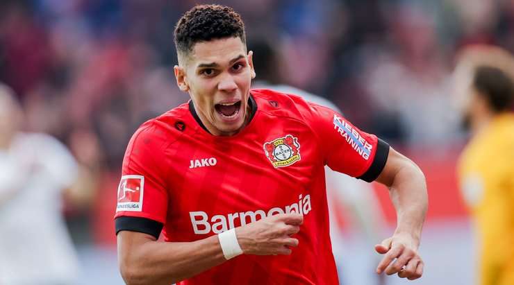 Một nỗ lực cá nhân đáng kinh ngạc của Paulinho (Bayer Leverkusen) kết thúc với một cú sút từ trong vòng cấm. Cầu thủ này đưa bóng đi hiểm hóc vào góc thấp bên trái và thay đổi tỉ số thành 3:0. Thủ môn Kevin Trapp đã không thể làm được gì.