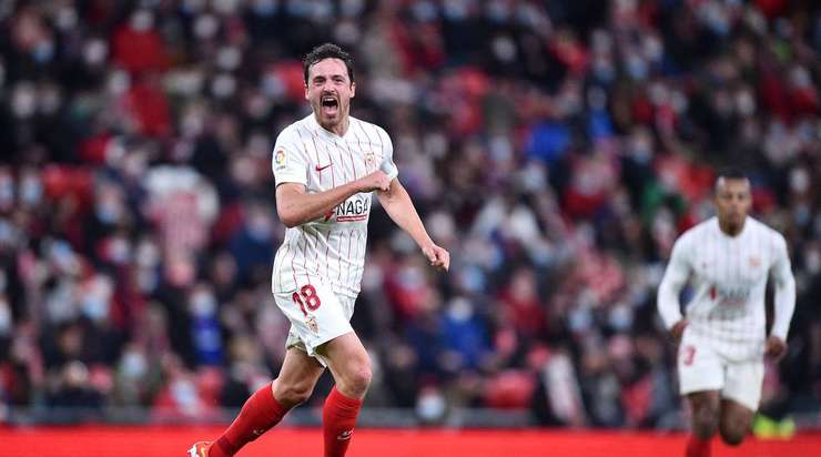 Thomas Delaney (Sevilla) nhận một đường chuyền tốt và sút bóng mạnh từ cự ly tầm trung về phía góc cao bên trái khung thành, không cho thủ môn cơ hội nào.