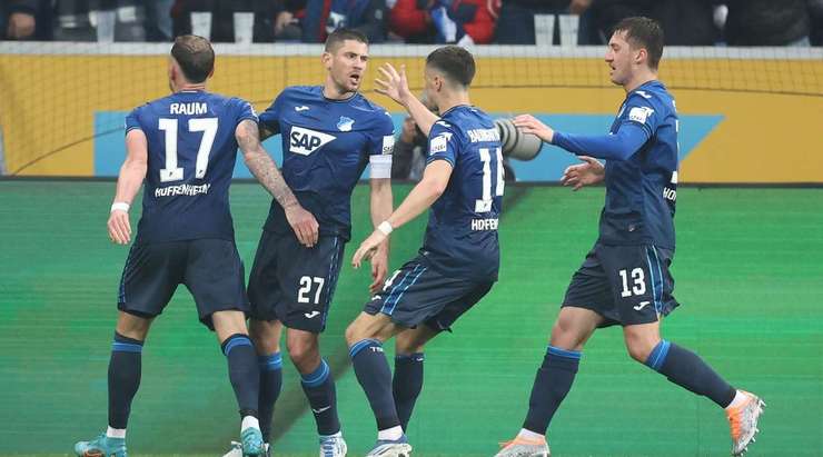 Andrej Kramaric (Hoffenheim) nhận một đường chuyền của đồng đội vào trong vòng cấm và ghi bàn bằng một cú sút hoàn hảo vào sát mép trong cột dọc bên trái.